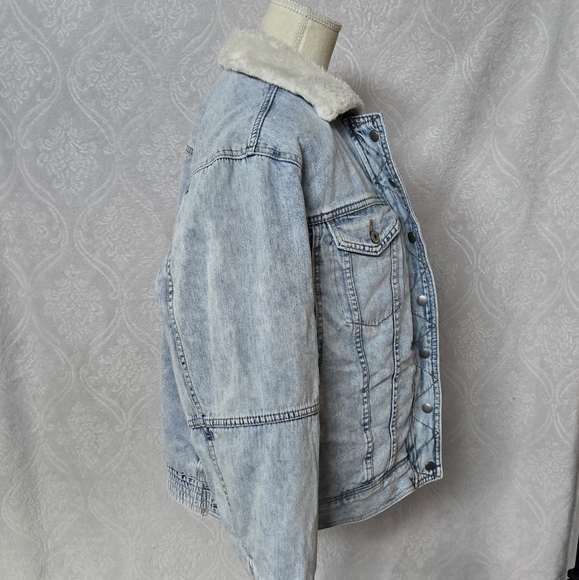 American Eagle faux fur lined warm denim jacket - Picture 6 of 6
